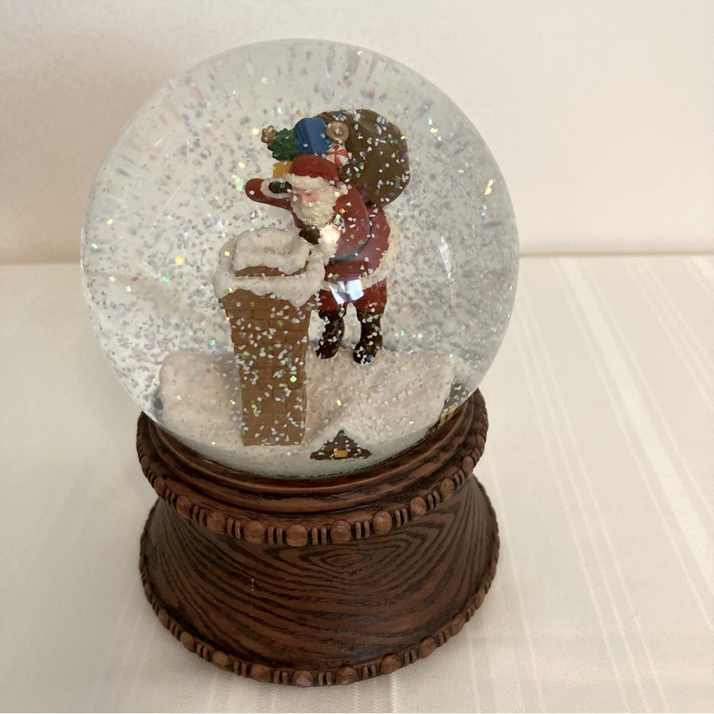 Santa Musical Snow Globe Plays “Up on The Roof Top”